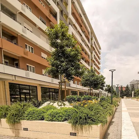 Wonderful Near Mall Апартаменти