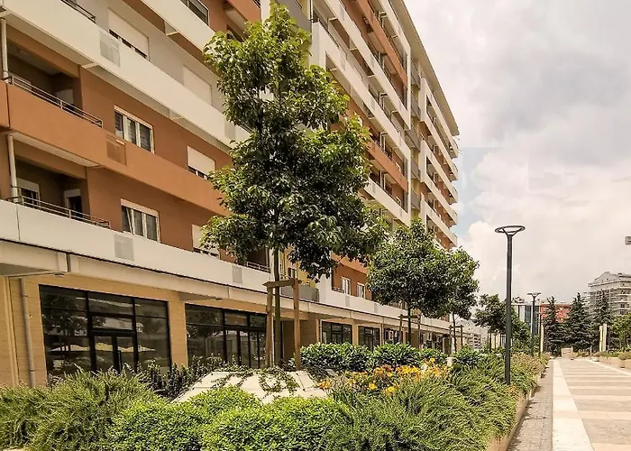 Wonderful Near Mall Apartament